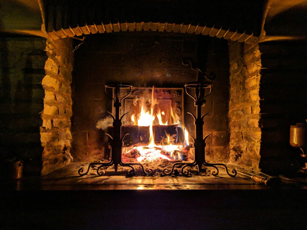 Gas log fireplace